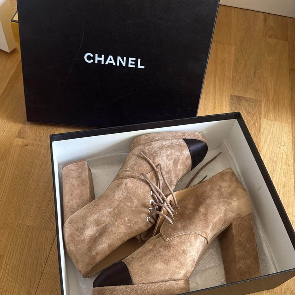 CHANEL Suede Calfskin Satin Beige and Black Lace Up size 42